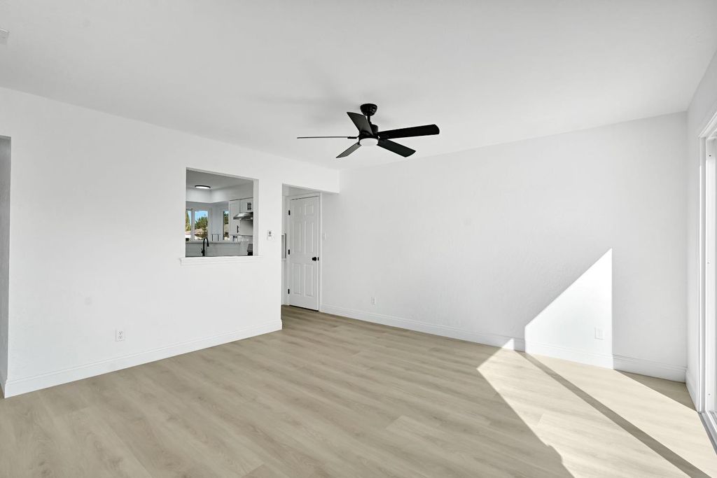 Image 9 of property listing at 2031 Northhill Street, Selma, CA 93662