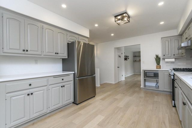 W143N8317 Oxford STREET, Menomonee Falls, WI 53051