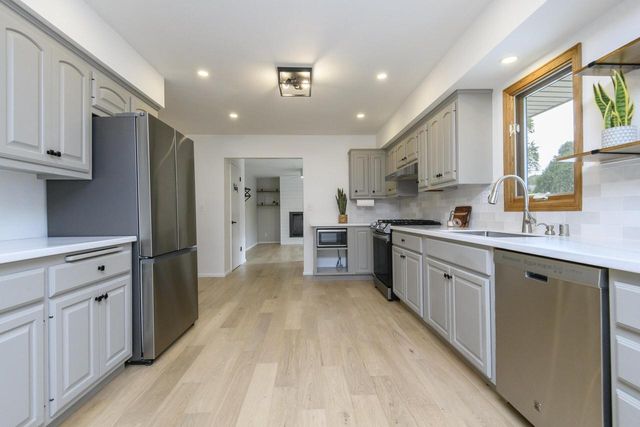 W143N8317 Oxford STREET, Menomonee Falls, WI 53051
