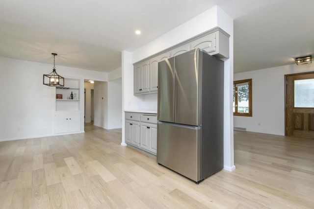 W143N8317 Oxford STREET, Menomonee Falls, WI 53051