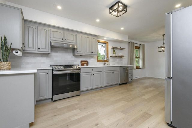 W143N8317 Oxford STREET, Menomonee Falls, WI 53051