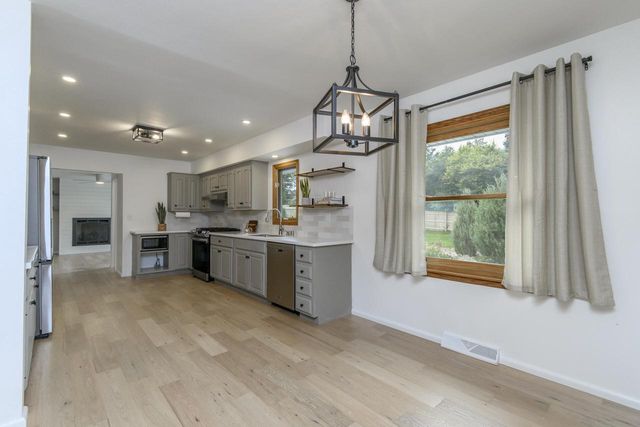W143N8317 Oxford STREET, Menomonee Falls, WI 53051