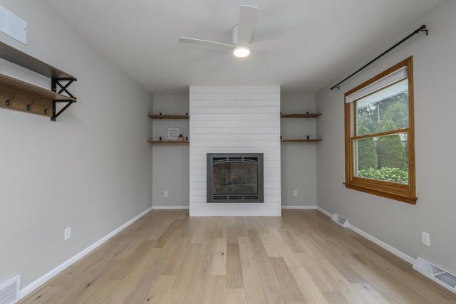 W143N8317 Oxford STREET, Menomonee Falls, WI 53051