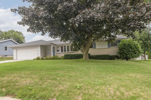 W143N8317 Oxford STREET, Menomonee Falls, WI 53051