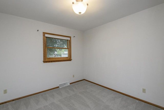 W143N8317 Oxford STREET, Menomonee Falls, WI 53051
