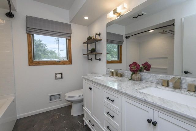 W143N8317 Oxford STREET, Menomonee Falls, WI 53051