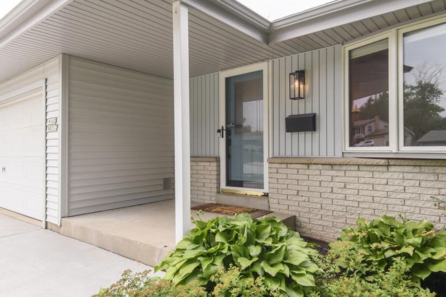W143N8317 Oxford STREET, Menomonee Falls, WI 53051