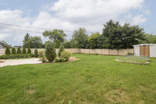 W143N8317 Oxford STREET, Menomonee Falls, WI 53051
