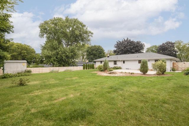 W143N8317 Oxford STREET, Menomonee Falls, WI 53051