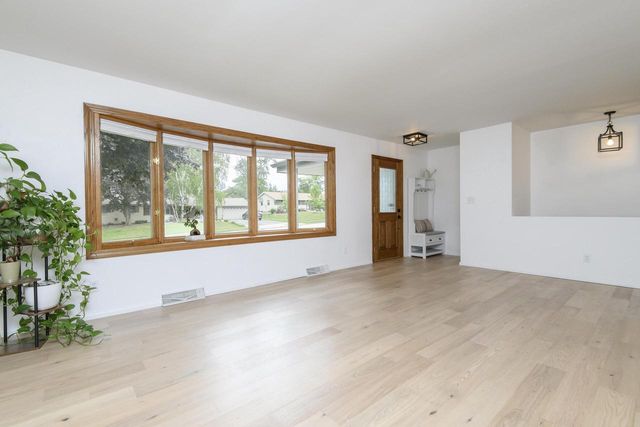 W143N8317 Oxford STREET, Menomonee Falls, WI 53051