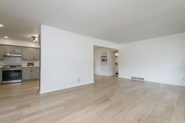 W143N8317 Oxford STREET, Menomonee Falls, WI 53051