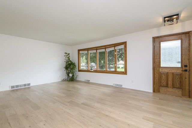 W143N8317 Oxford STREET, Menomonee Falls, WI 53051
