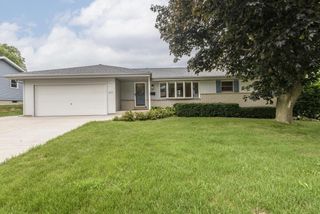 W143N8317 Oxford STREET, Menomonee Falls, WI 53051