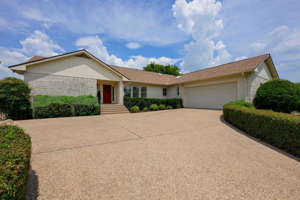 911 Vanguard ST, Lakeway, TX 78734