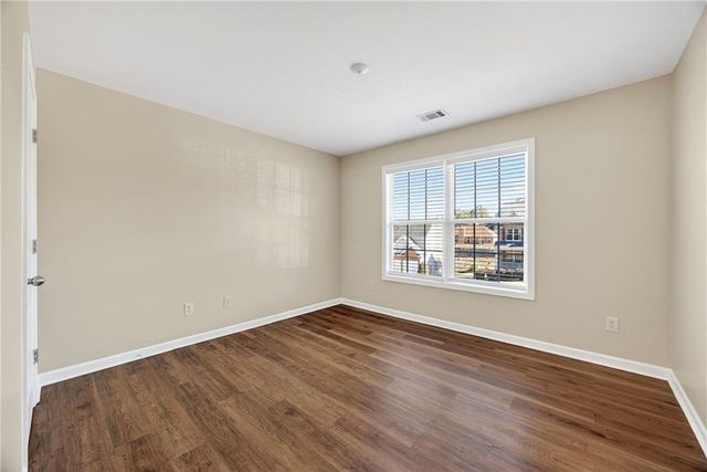 1322 Melrose Woods LN, Lawrenceville, GA 30045