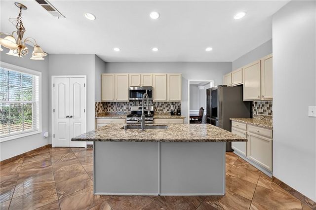 1322 Melrose Woods LN, Lawrenceville, GA 30045