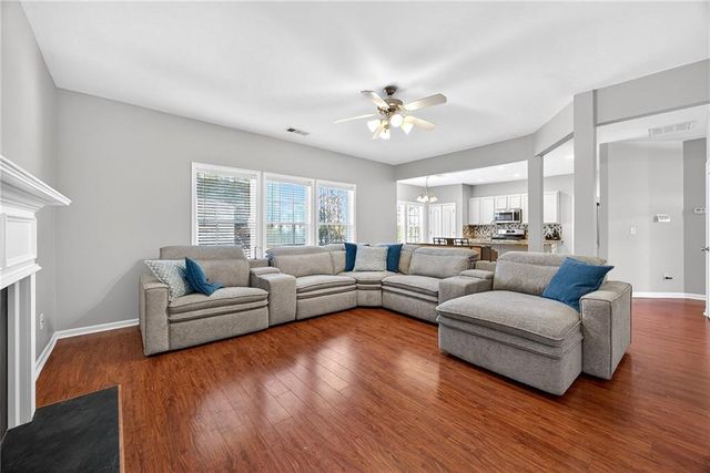 1322 Melrose Woods LN, Lawrenceville, GA 30045