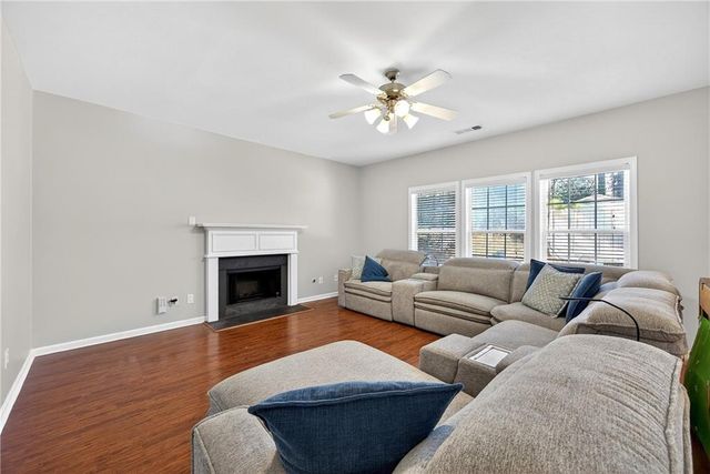 1322 Melrose Woods LN, Lawrenceville, GA 30045