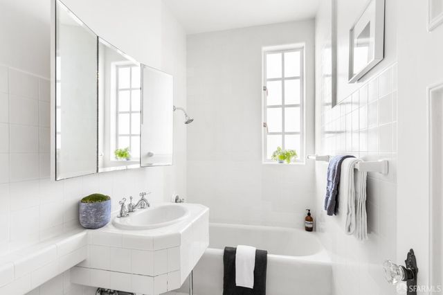 1101 Green Street 204, San Francisco, CA 94109