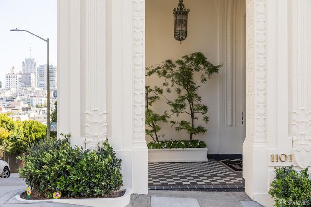 1101 Green Street 204, San Francisco, CA 94109