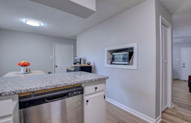 5800 Foxboro, North Little Rock, AR 72118
