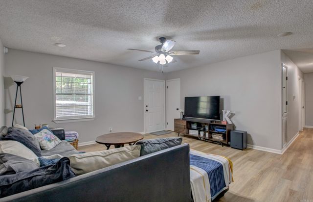 5800 Foxboro, North Little Rock, AR 72118