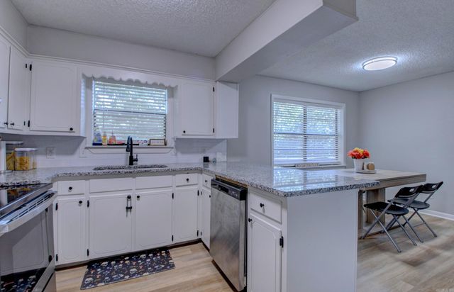 5800 Foxboro, North Little Rock, AR 72118
