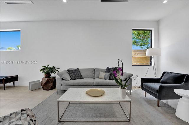 3465 SW 3rd Ave, Miami, FL 33145