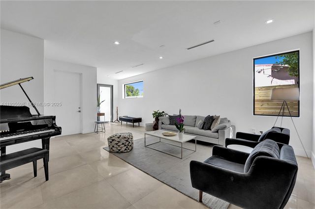 3465 SW 3rd Ave, Miami, FL 33145