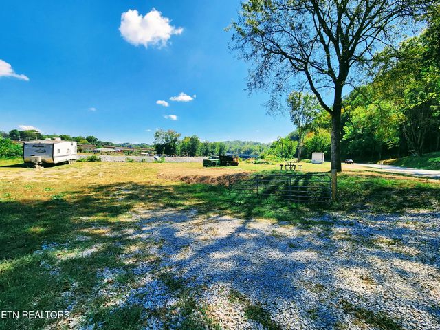 107 & 115 Riggs Chapel Rd, Harriman, TN 37748