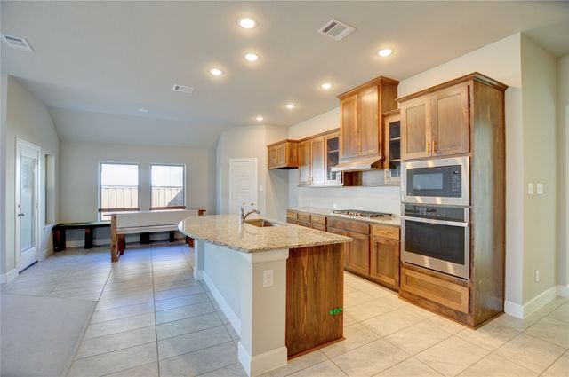 2900 Bluff Creek Drive, Mansfield, TX 76063