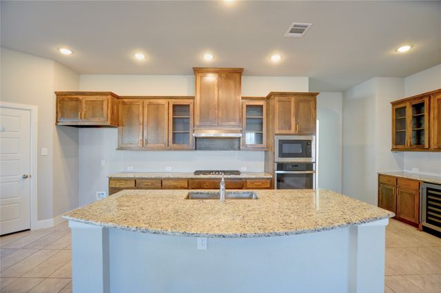 2900 Bluff Creek Drive, Mansfield, TX 76063