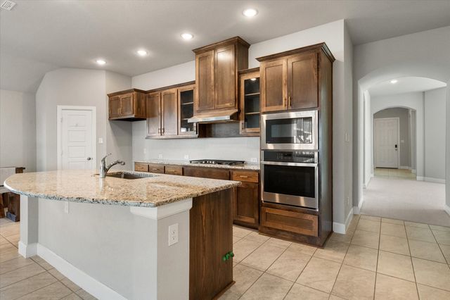 2900 Bluff Creek Drive, Mansfield, TX 76063