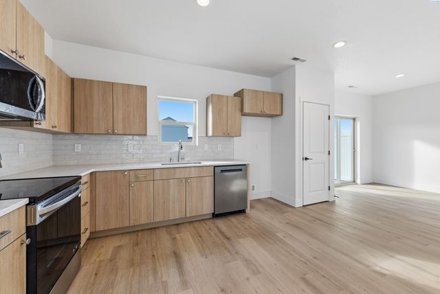 302 Kraus Ct, West Richland, WA 99353