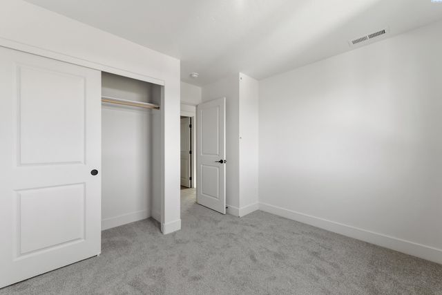 302 Kraus Ct, West Richland, WA 99353