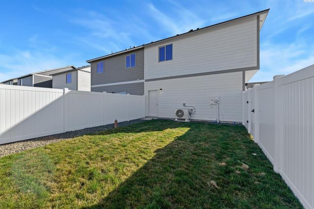 302 Kraus Ct, West Richland, WA 99353