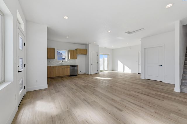 302 Kraus Ct, West Richland, WA 99353