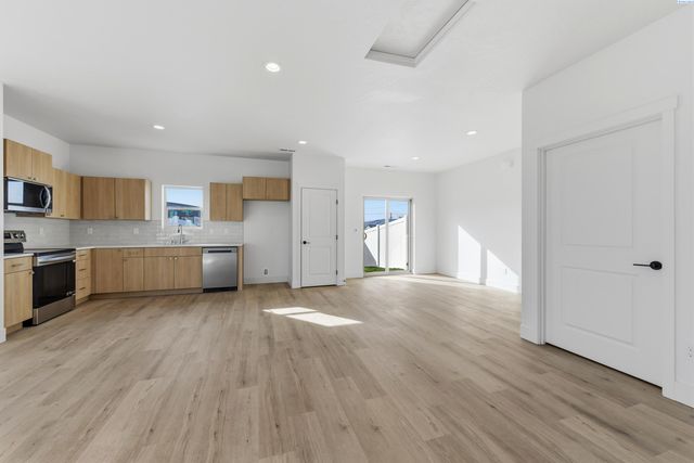 302 Kraus Ct, West Richland, WA 99353