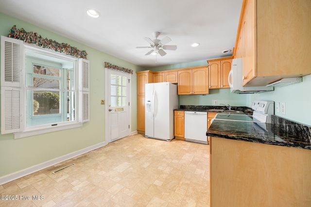 12 Village Green Circle 12, Southern Pines, NC 28387