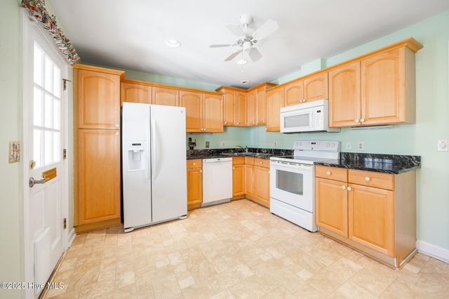 12 Village Green Circle 12, Southern Pines, NC 28387