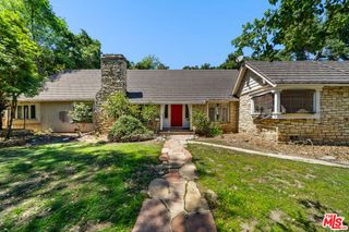 16055 Woodvale Road, Encino, CA 91436