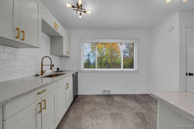 20574 Rutherford Street, Detroit, MI 48235