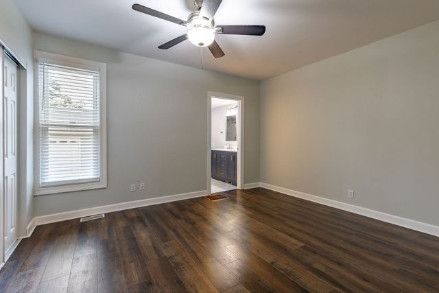 38 N GREEN Street, Carpentersville, IL 60110
