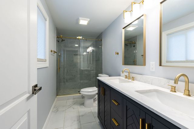 38 N GREEN Street, Carpentersville, IL 60110