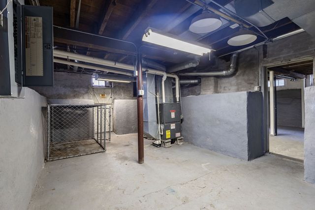 38 N GREEN Street, Carpentersville, IL 60110