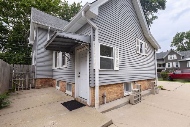 38 N GREEN Street, Carpentersville, IL 60110