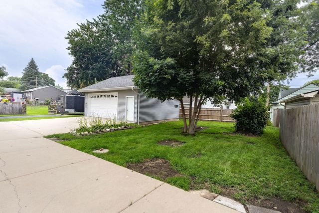 38 N GREEN Street, Carpentersville, IL 60110