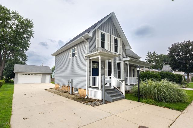 38 N GREEN Street, Carpentersville, IL 60110