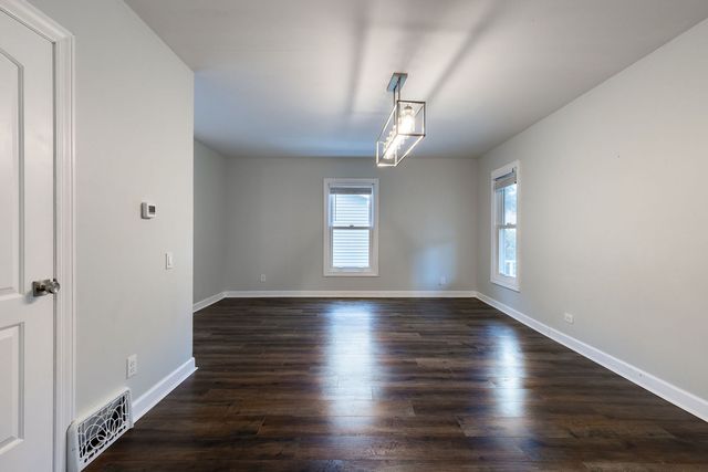 38 N GREEN Street, Carpentersville, IL 60110