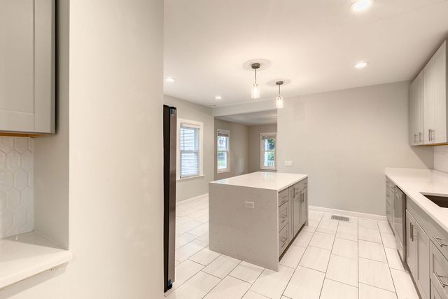 38 N GREEN Street, Carpentersville, IL 60110